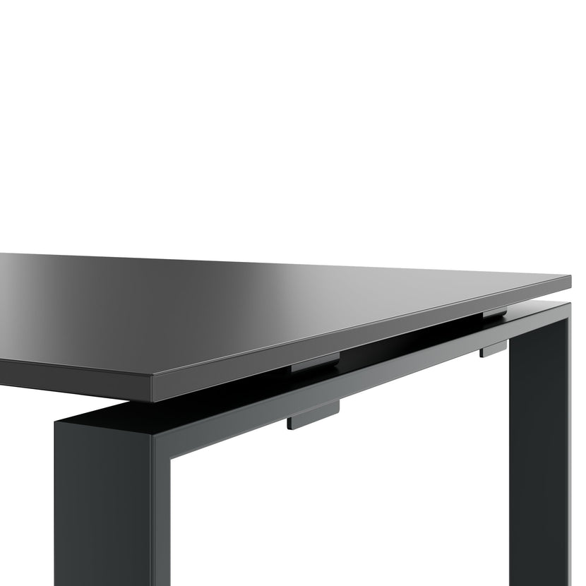 ART Chefschreibtisch | 2240 x 1800 mm, Integriertes Lowboard, Dunkelgrau