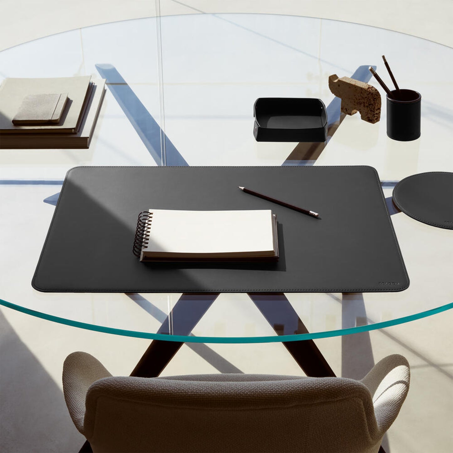 CLASSICA Schreibtischunterlage | 650 - 900 mm, Handwerkskunst made in Italy