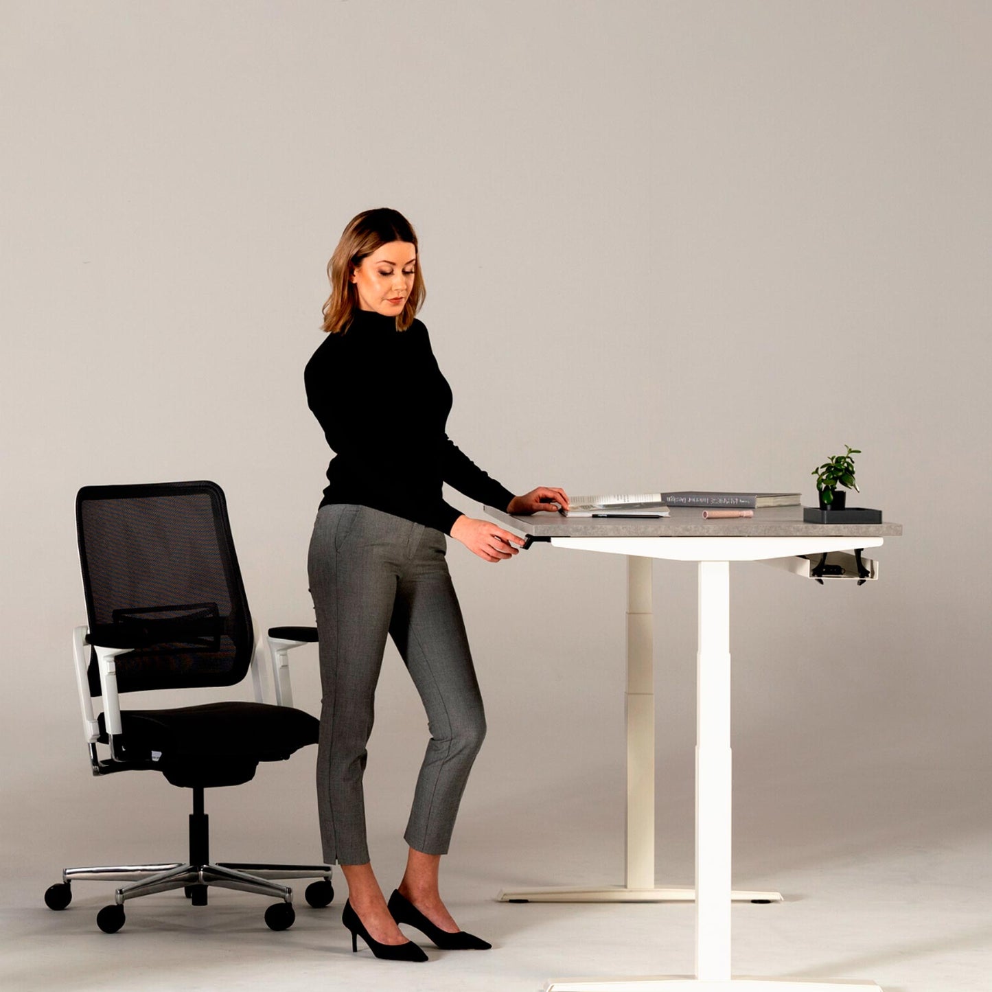 Emodel 2.0 desk | Electrically height adjustable, 1000 mm deep