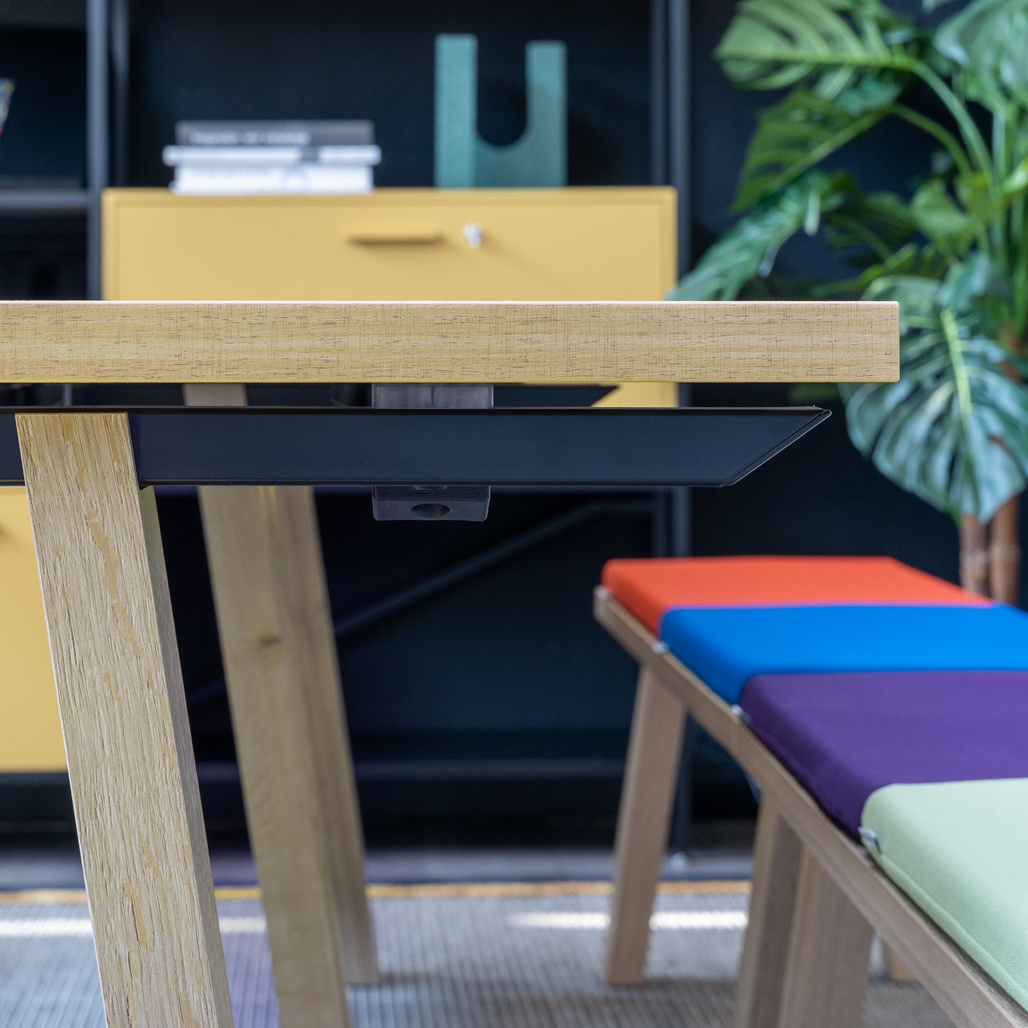 BRALCO TAKE OFF FARM Conference table | 1800 - 2760 mm (8 - 12 persons), cable flap optional, wild oak