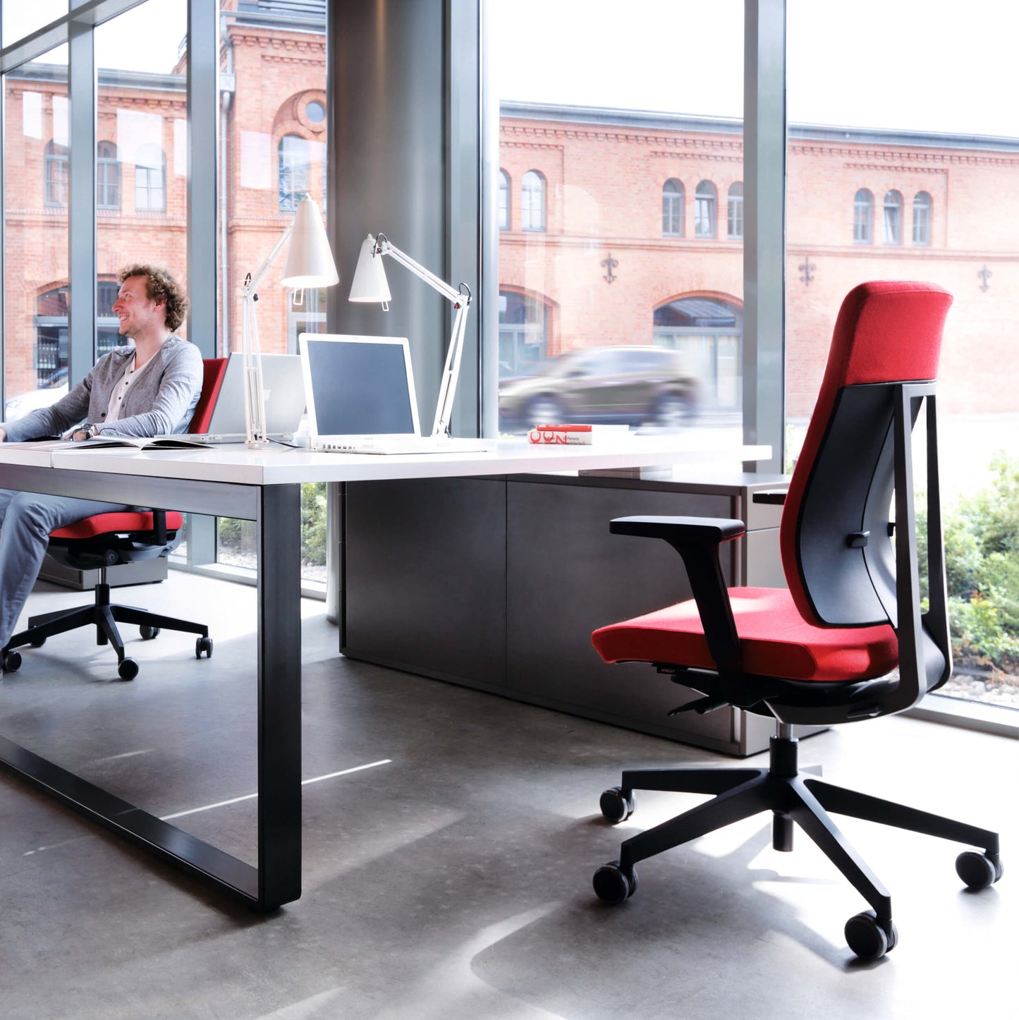 profim - XENON 10 SFL NEXT office swivel chair | Lumbar support, black