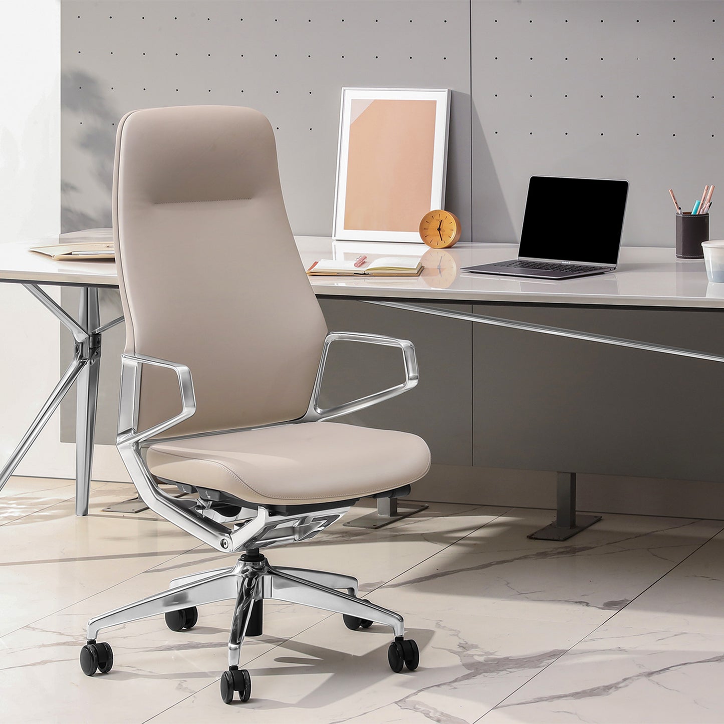 Chaise de bureau pivotante ARICO | Mécanisme synchrone, beige