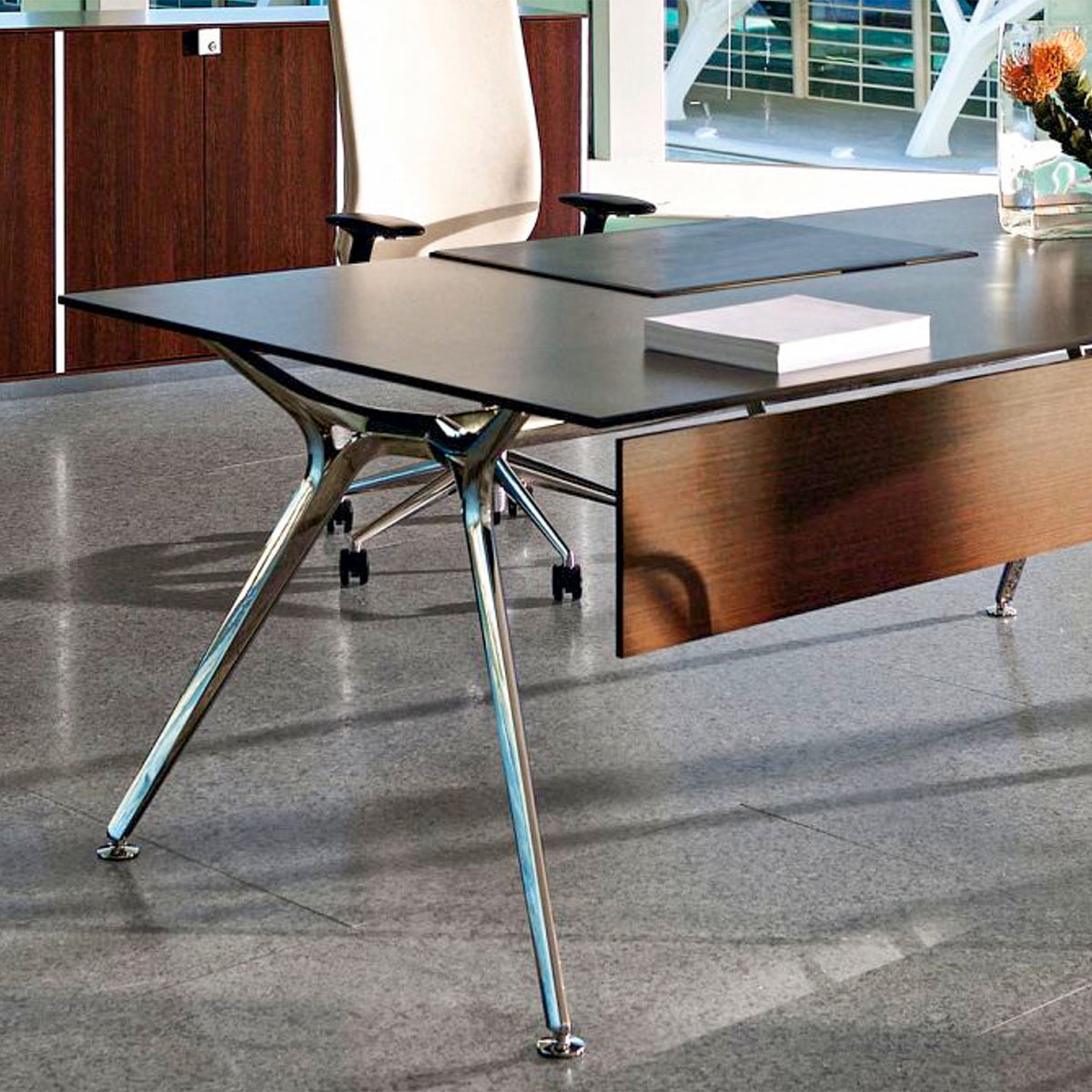 ARKONIS Schreibtisch | 2000-2200 x 745 mm, optionale Kabelklappe und Kniesichtblende