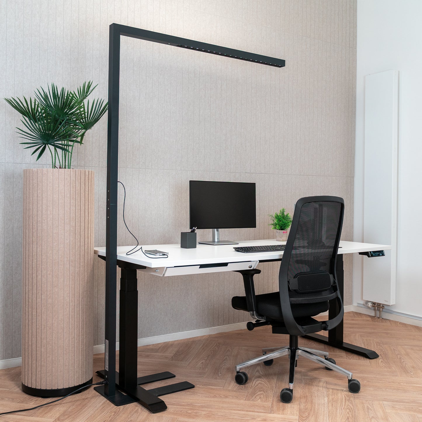 AURORA Büro-Stehlampe | 11.200 Lumen, Bewegungs- & Tageslichtsensor