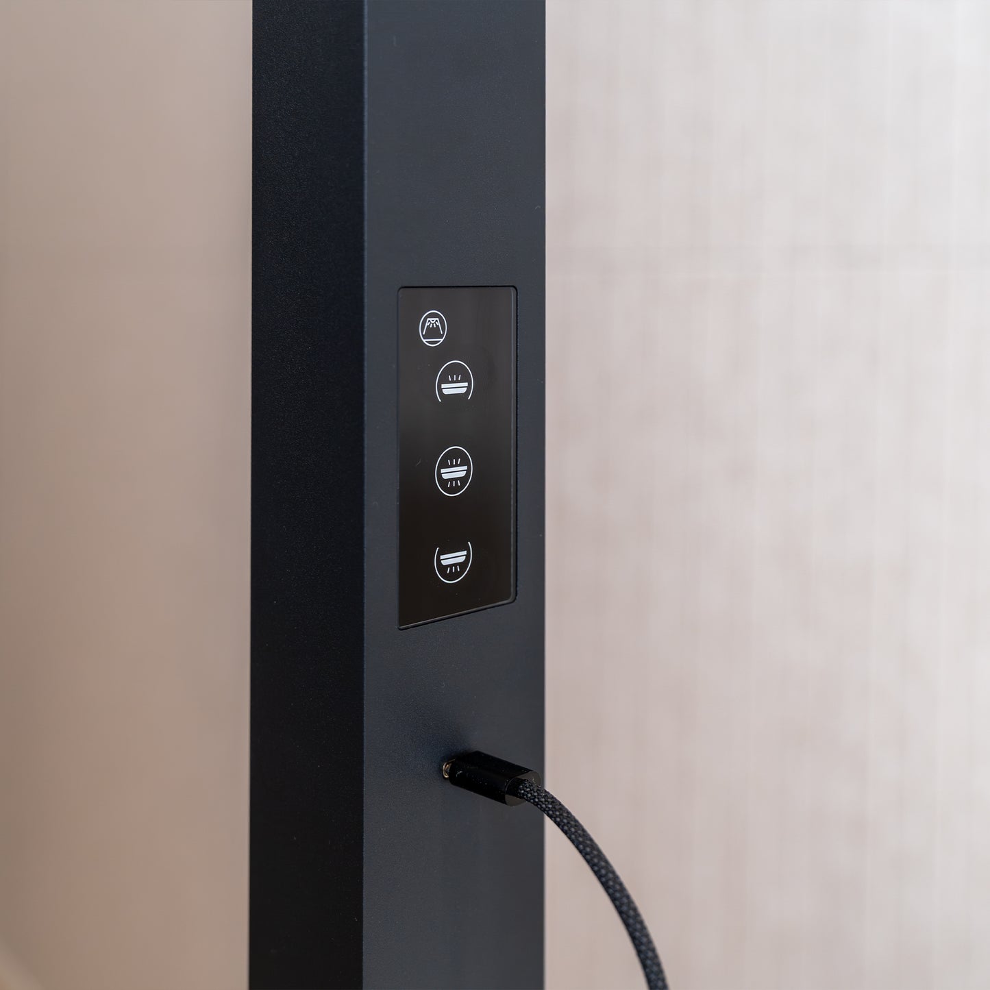 AURORA Büro-Stehlampe | 11.200 Lumen, Bewegungs- & Tageslichtsensor