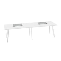 AXY Konferenztisch | 2800-4800 mm, drei Gestellvarianten, optionale Mediabox