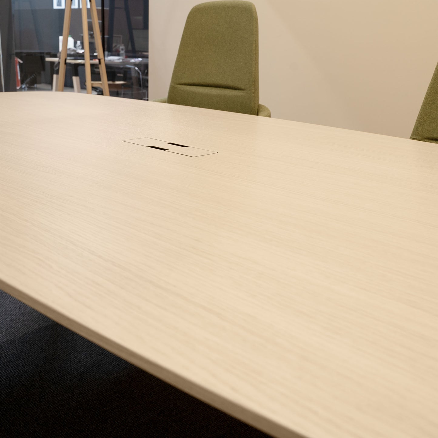 BRALCO RAIL meeting table | Boat shape 2400 - 2800 mm (8 - 10 people) | Real wood, light gray oak