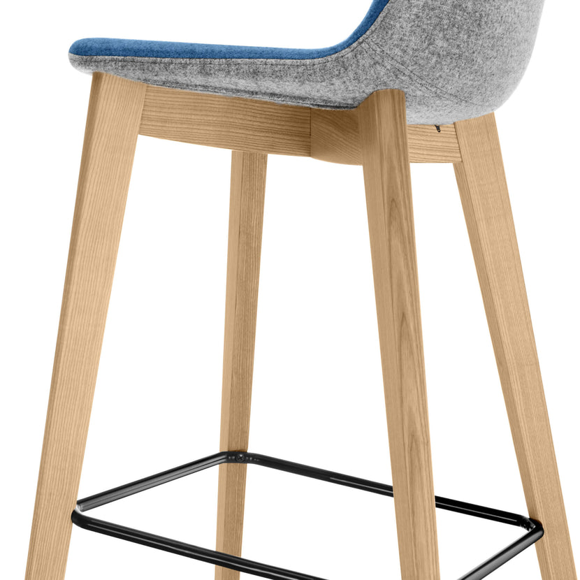 TWIST&SIT Sgabello da bar | Telaio in legno massiccio, altezza del sedile da 635 mm, copertura di lana sinergia
