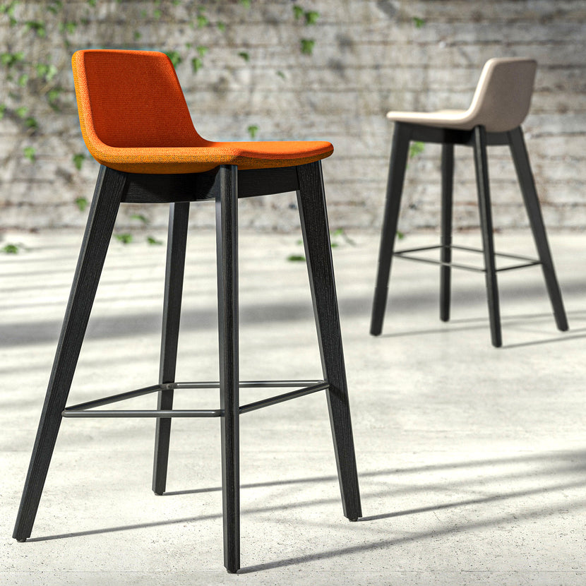 TWIST&SIT Sgabello da bar | Telaio in legno massiccio, altezza del sedile da 635 mm, velio di copertura di lana