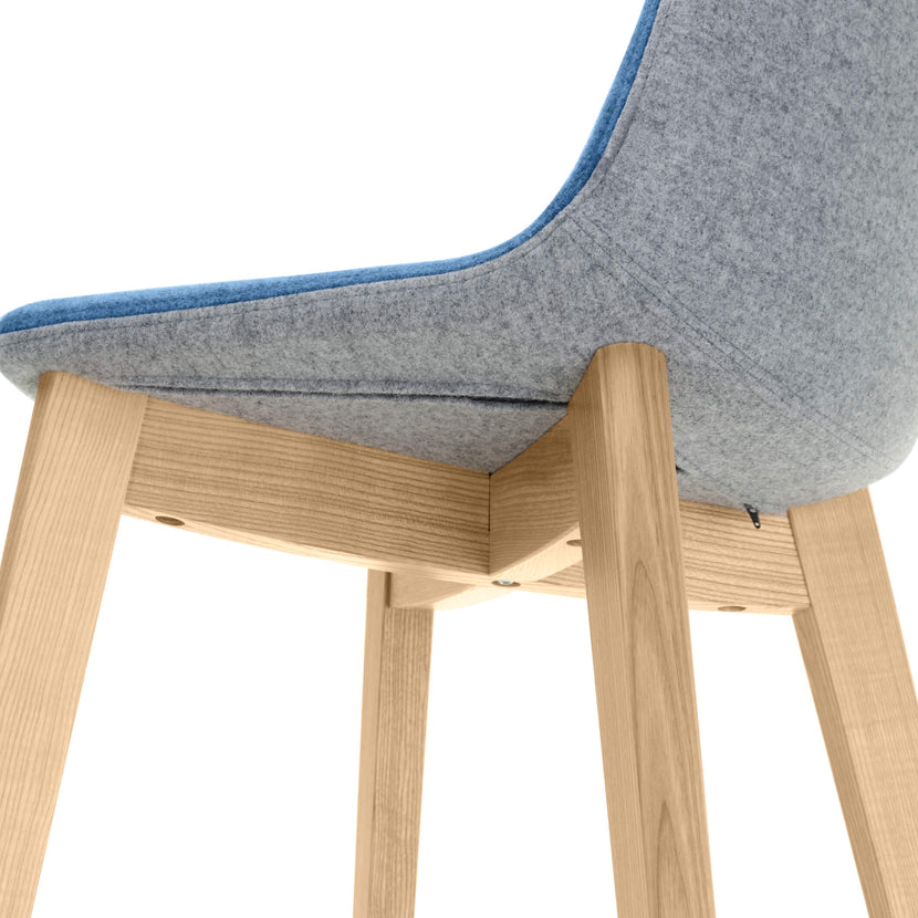 TWIST&SIT Sgabello da bar | Telaio in legno massiccio, altezza del sedile da 635 mm, velio di copertura di lana