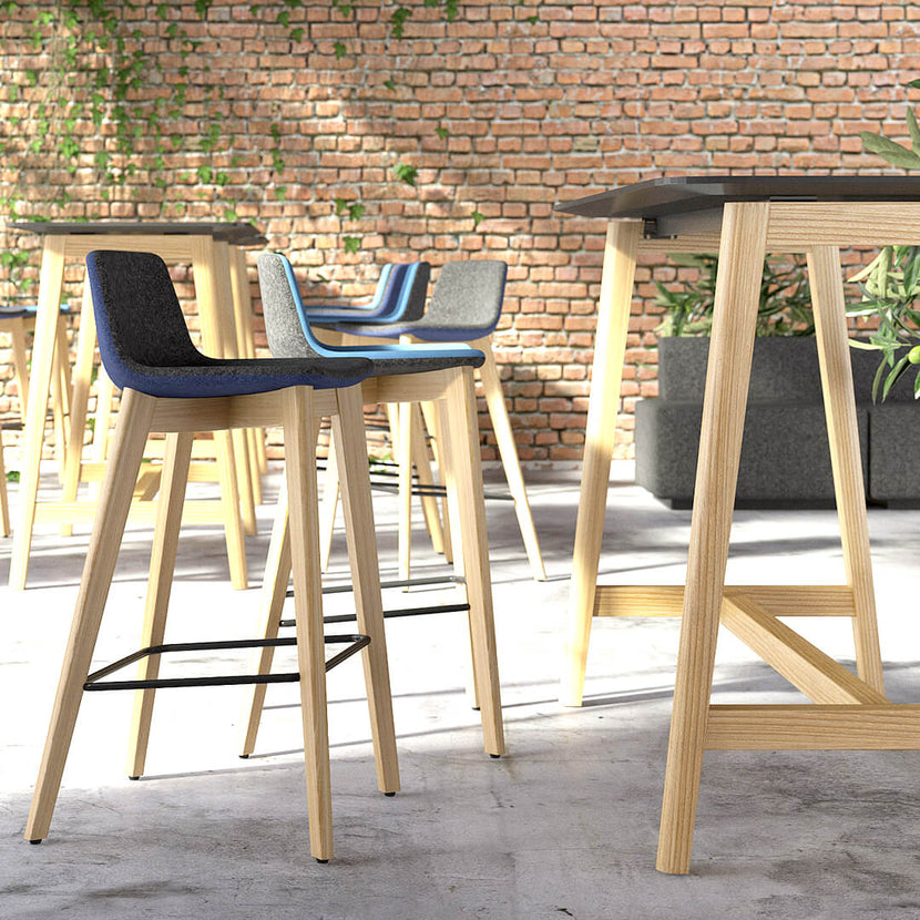 TWIST&SIT Sgabello da bar | Telaio in legno massiccio, altezza del sedile da 635 mm, velio di copertura di lana