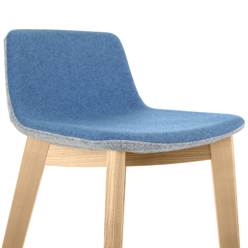 TWIST&SIT Sgabello da bar | Telaio in legno massiccio, altezza del sedile da 635 mm, velio di copertura di lana