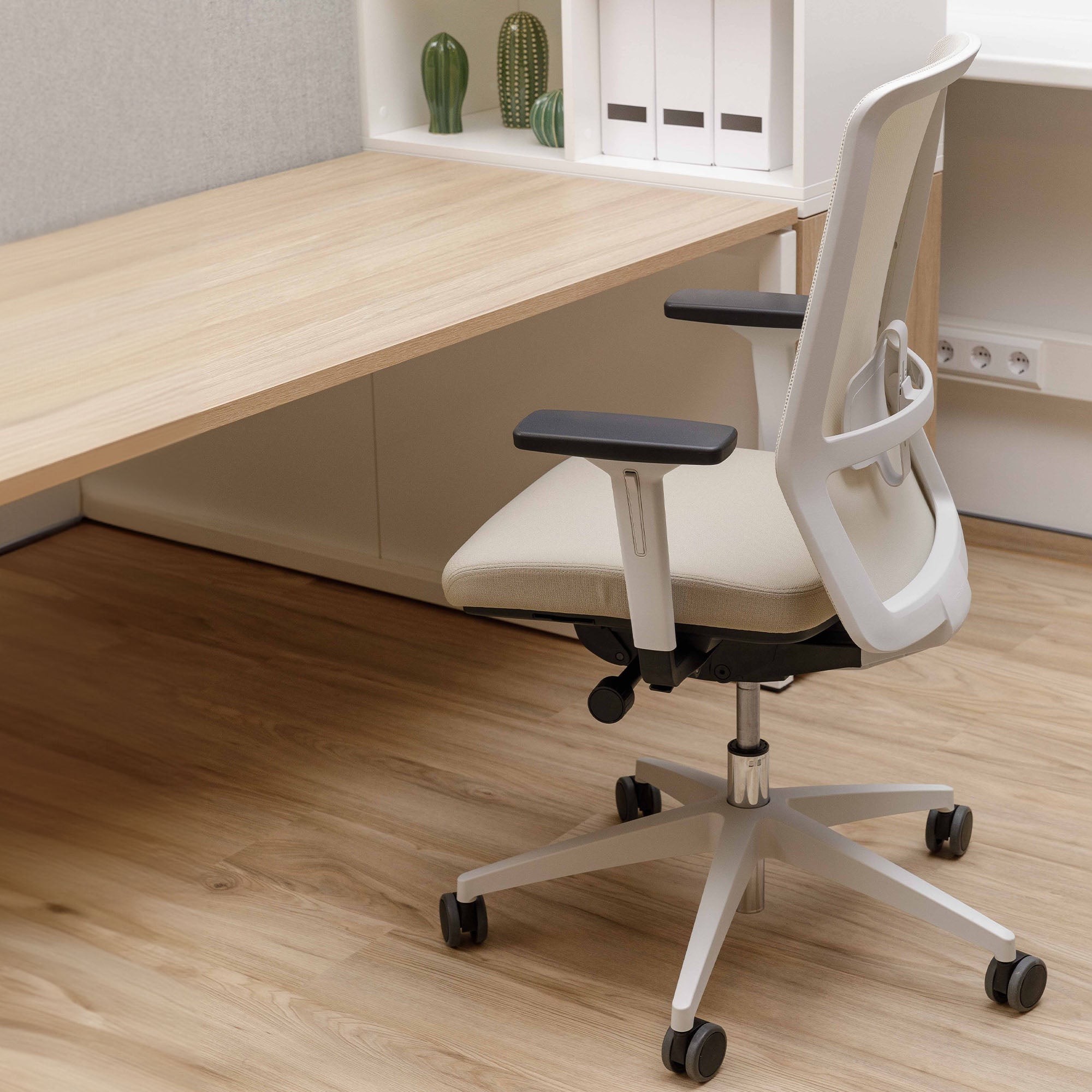 SURF office swivel chair | Synchronous mechanism, 3D armrests, black / coal black