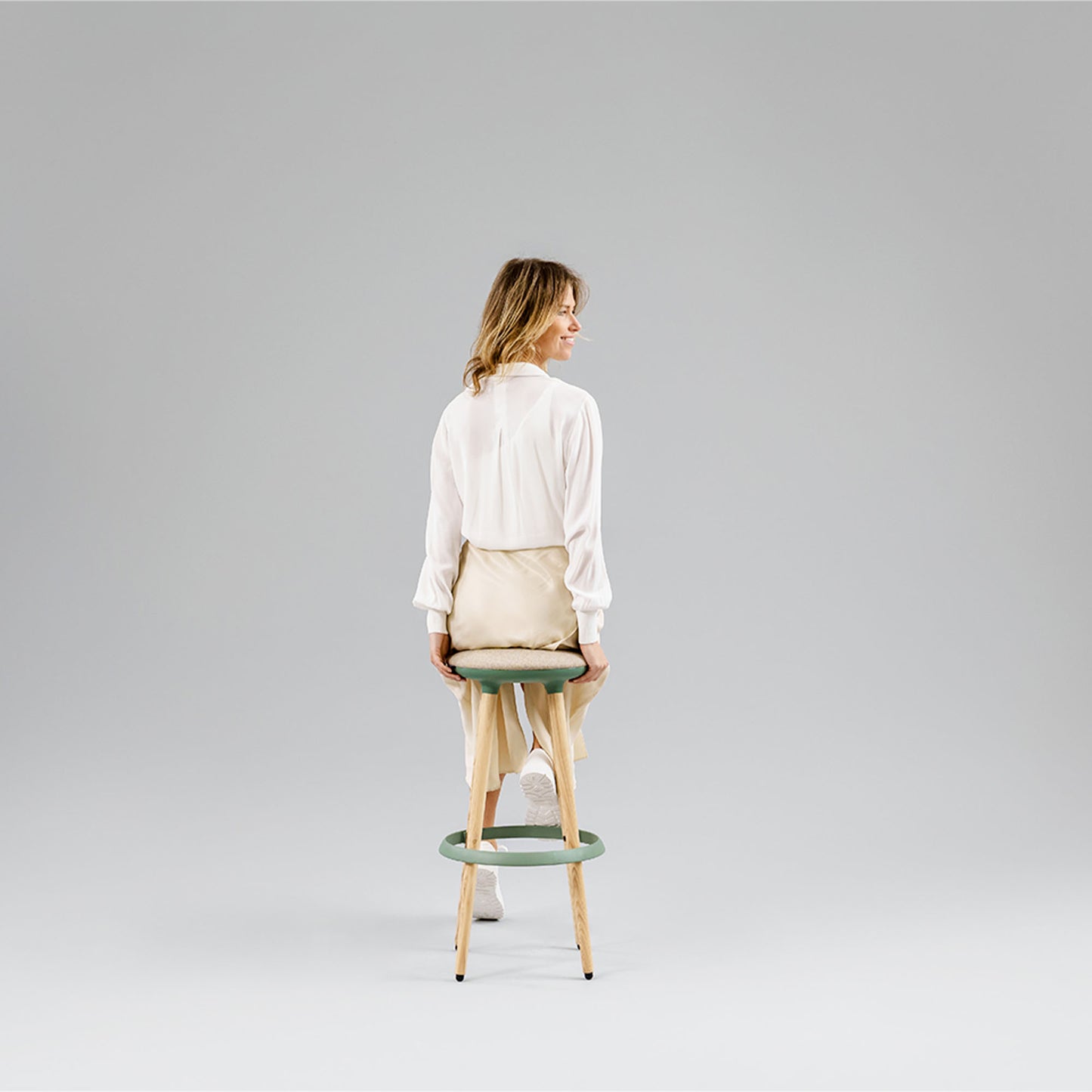 CANNIE Sitzhocker | Sitzhöhe 500 – 790 mm, Massivholz-Gestell
