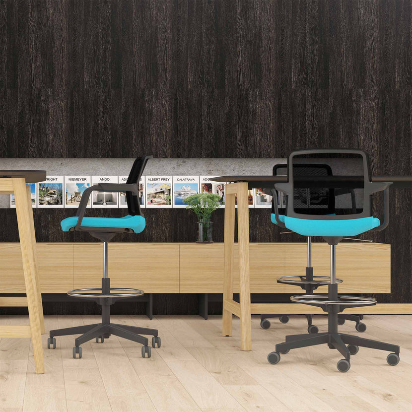 WIND Counter chair rollable | Footrest, network back, wool covers Velito / Synergy