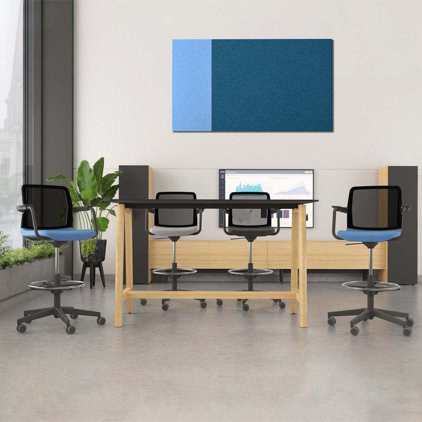 WIND Counter chair rollable | Footrest, network back, wool covers Velito / Synergy