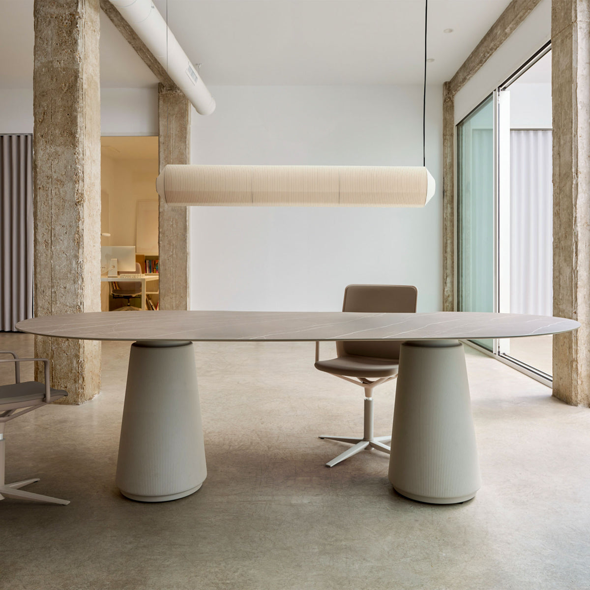 DORIA Konferenztisch | 2200-4140 mm, oval, Säule