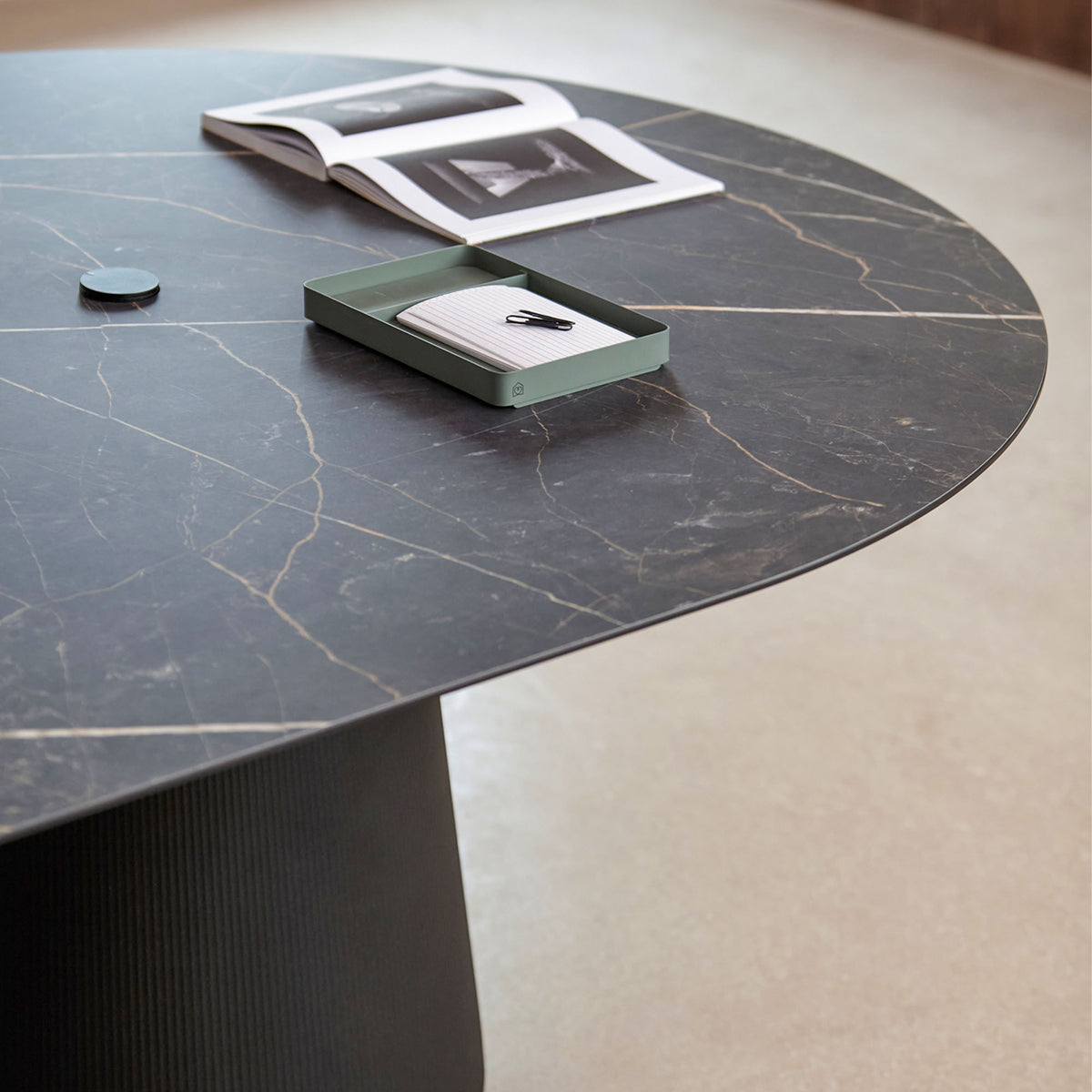 DORIA Konferenztisch | 2200-4140 mm, oval, Säule
