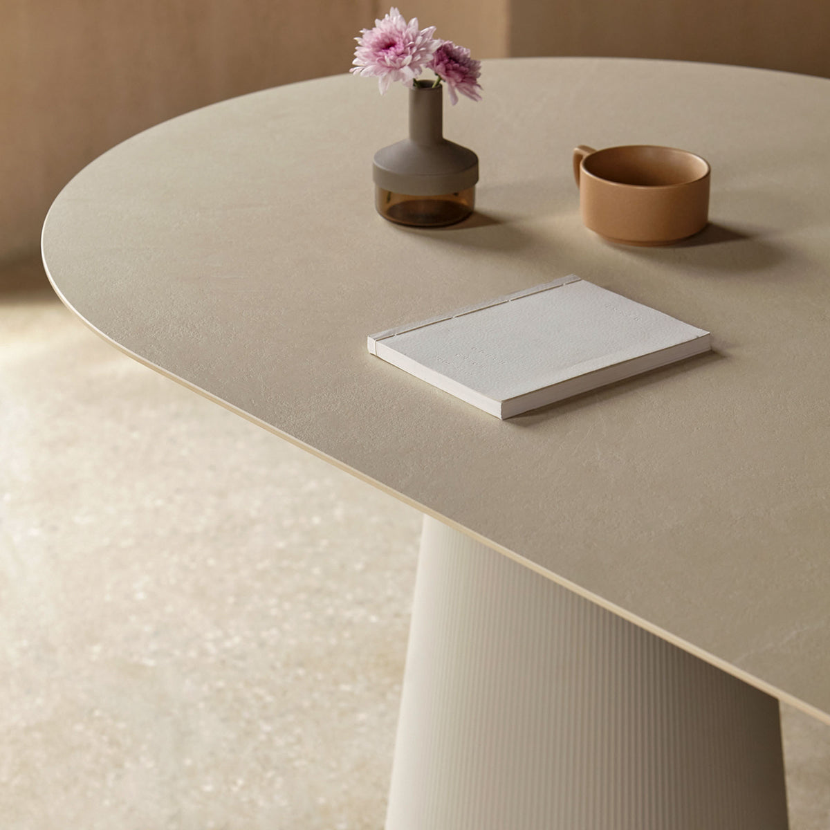 DORIA Konferenztisch | 2200-4140 mm, oval, Säule