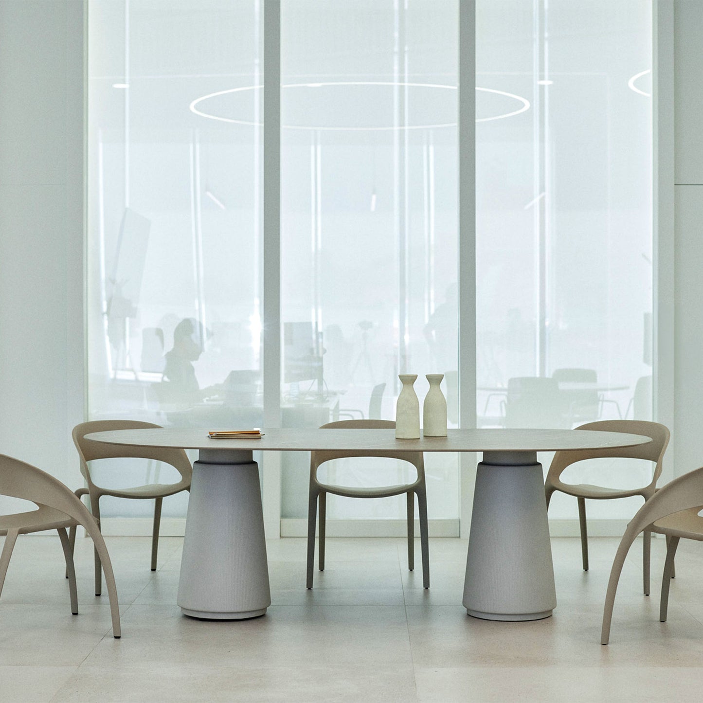 DORIA Konferenztisch | 2200-4140 mm, oval, Säule