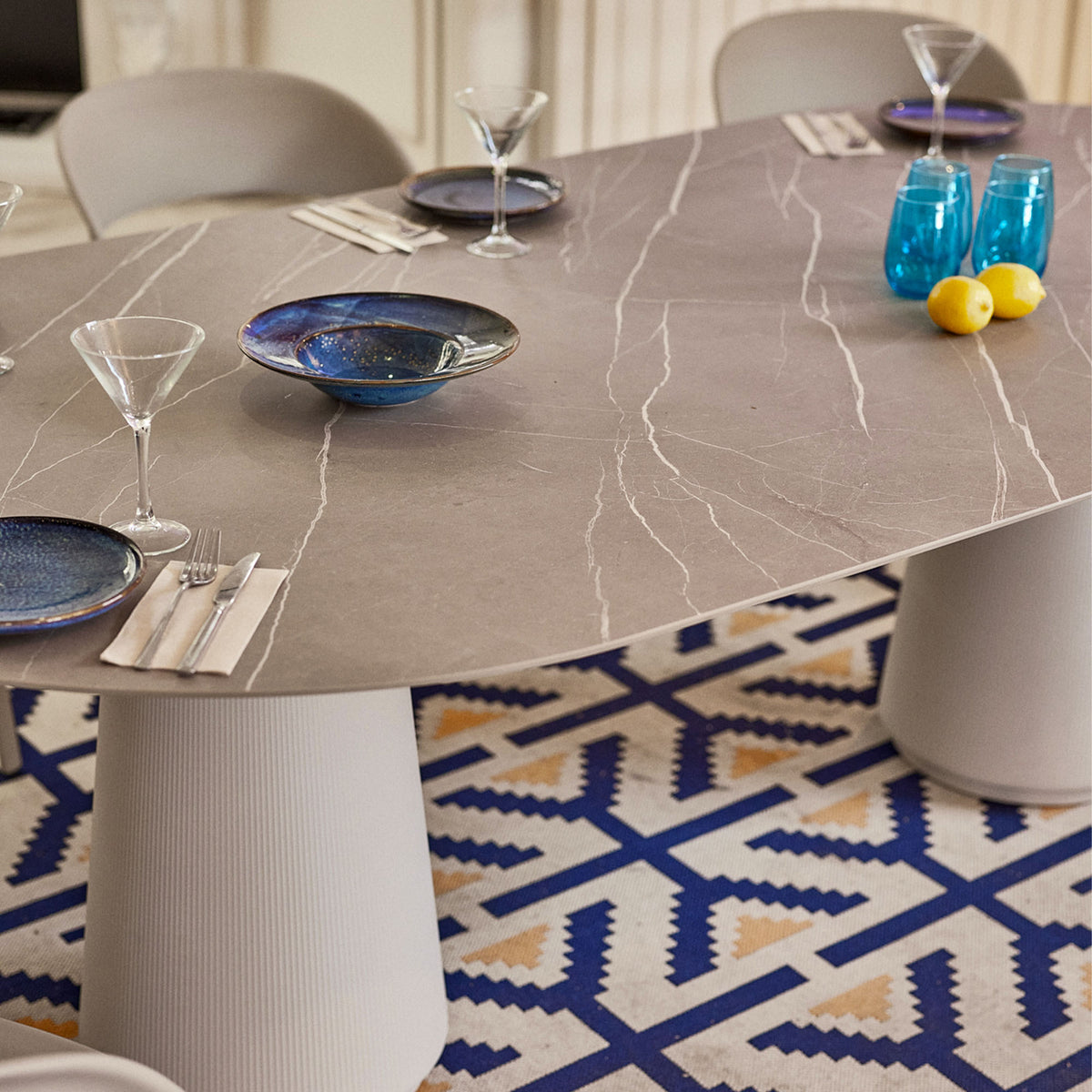 DORIA Konferenztisch | 2200-4140 mm, oval, Säule