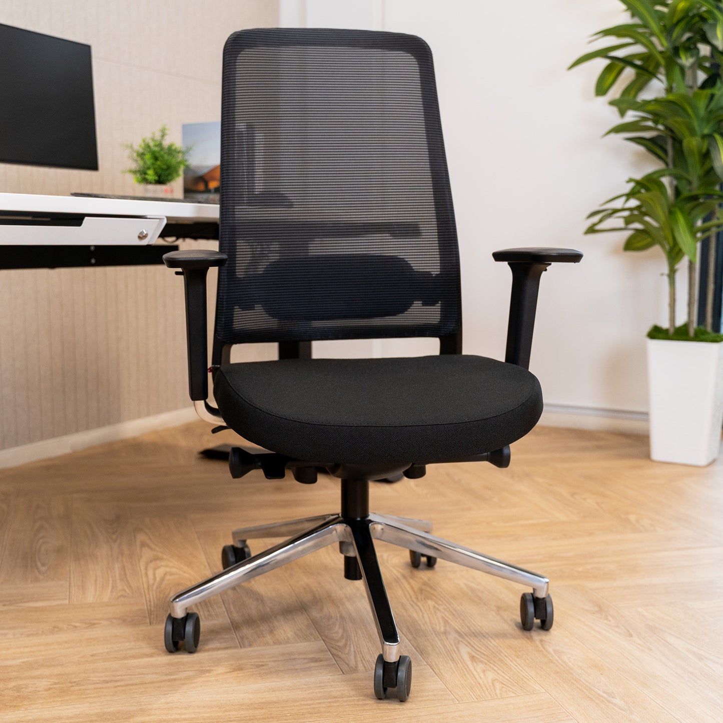 FILO 2.0 Bürodrehstuhl | Premium-Drehstuhl, Lordosenstütze, Netzrücken, 4D-Armlehnen, Schwarz