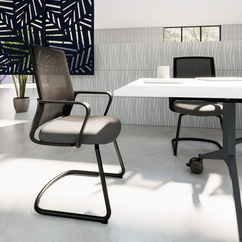 Modern Meet Freischwinger | With a solid lordosis support, black