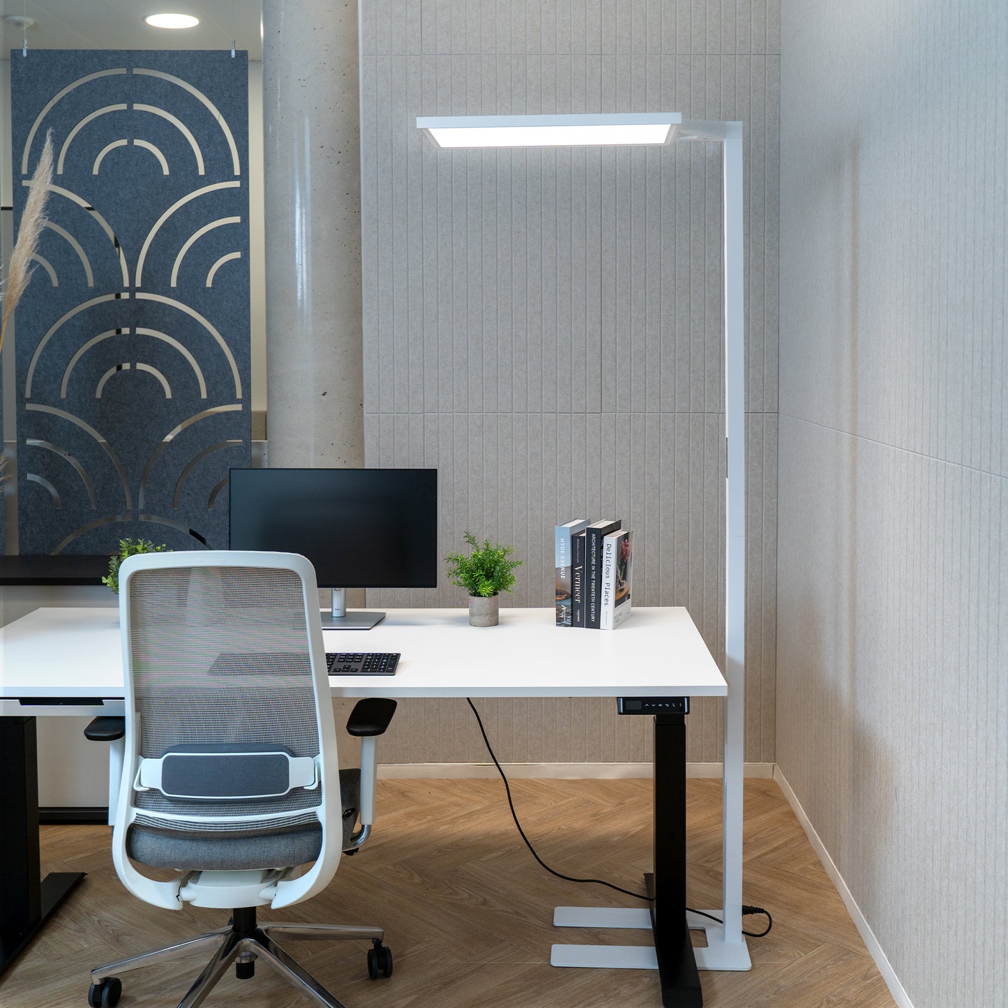 Lampadaire de bureau GLORIA | 766 x 2020 mm, 13 500 lumens, intensité réglable