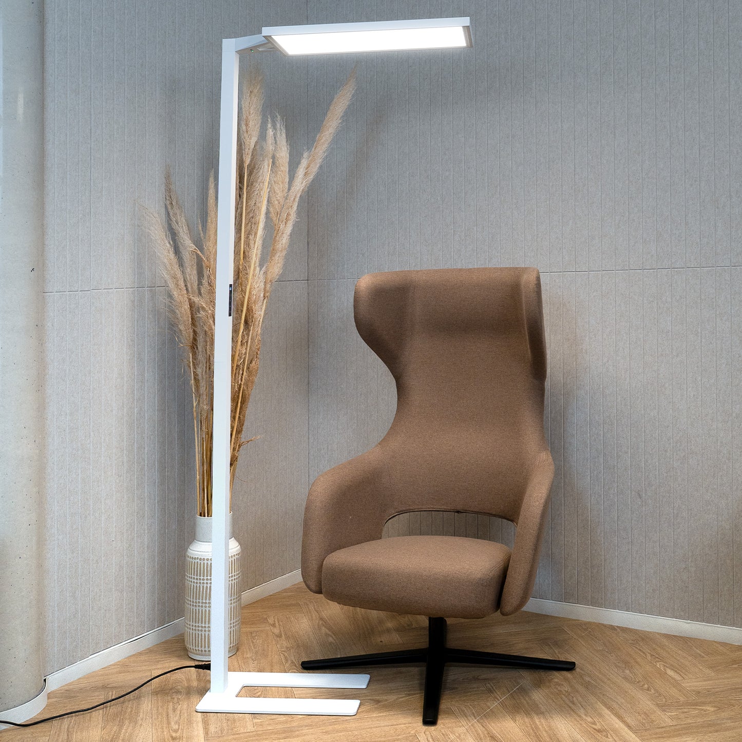 GLORIA Büro-Stehlampe | 13.500 Lumen, Bewegungs- & Tageslichtsensor