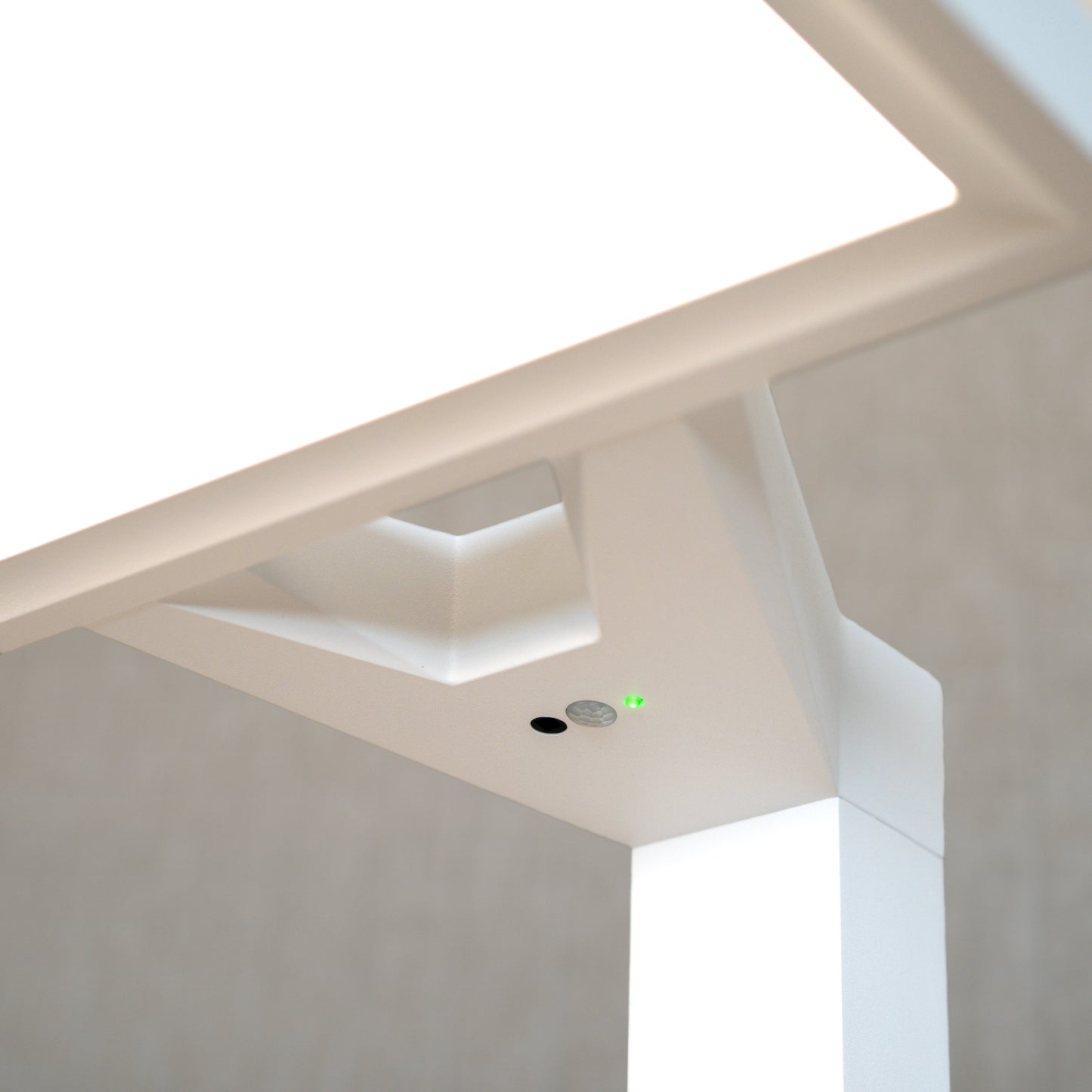 Lampadaire de bureau GLORIA | 766 x 2020 mm, 13 500 lumens, intensité réglable