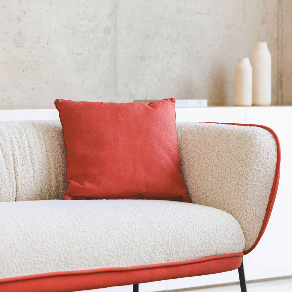 LEWI Sofa | 4-Fuß-Gestell, feste Armlehnen - 9 Lightbox Main Image