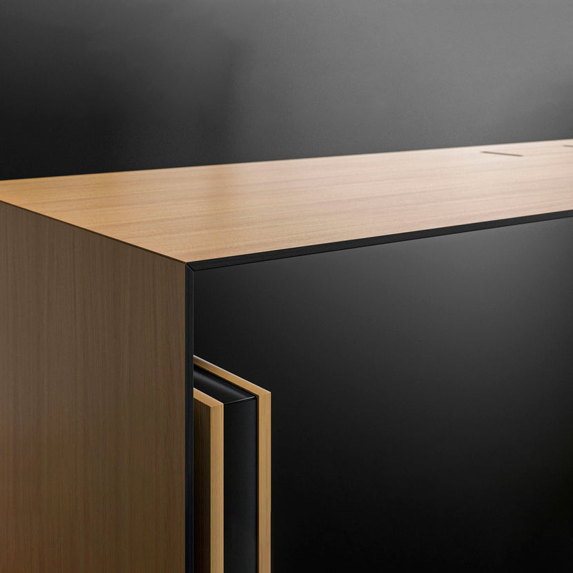 MOTION Bureau à 2 moteurs avec buffet | Réglable à hauteur électrique, 2000 x 1800 mm, placage à l'érable