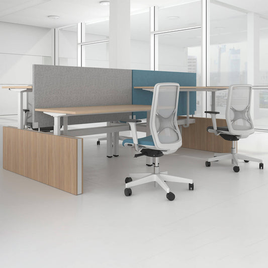 MOTION team desk | 1400 - 1800 mm, electrically height adjustable, amber oak