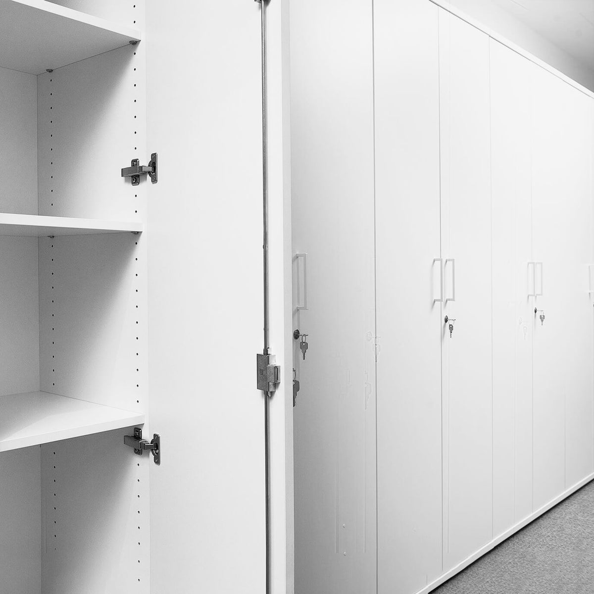 UNI Flügeltürenschrank | 5 OH, 800 x 1897 mm, Weiß - 3 Lightbox Main Image