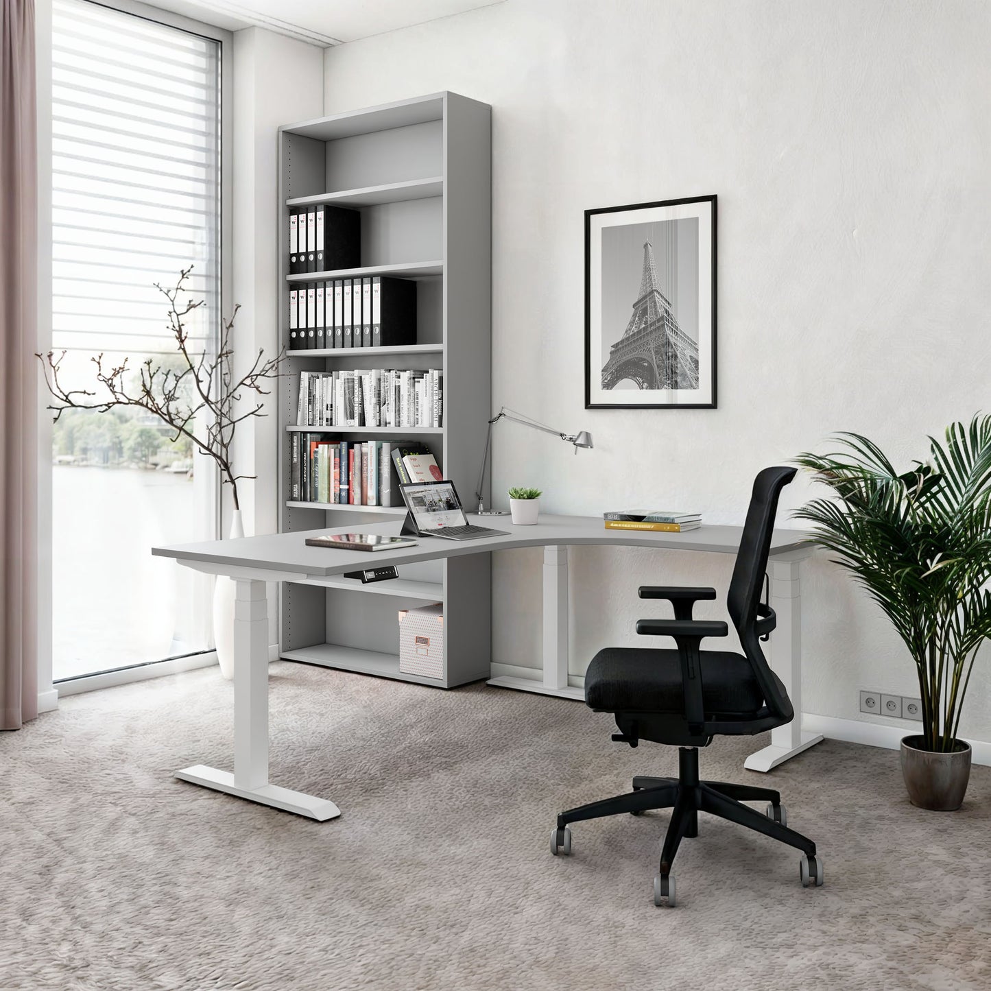 TELDRA Pro, Tabella da scrivania angolare a 3 motori | 1800 x 1600 mm, regolabile in altezza elettricamente, grigio perla