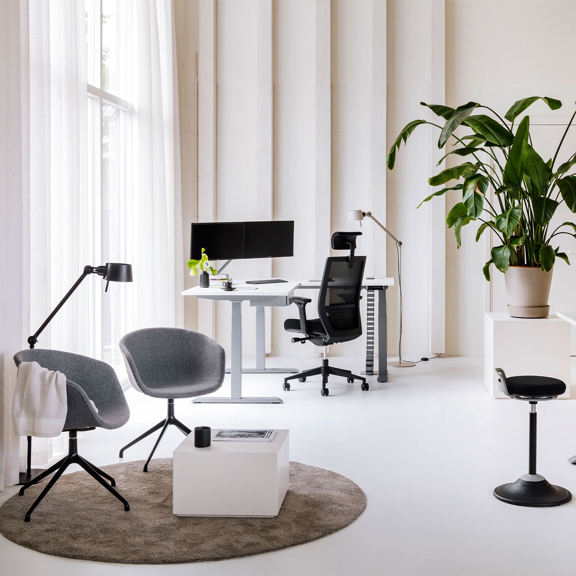 TELDRA Pro, 3-motor corner desk | 1800 x 1600 mm, electrically height-adjustable, pearl gray