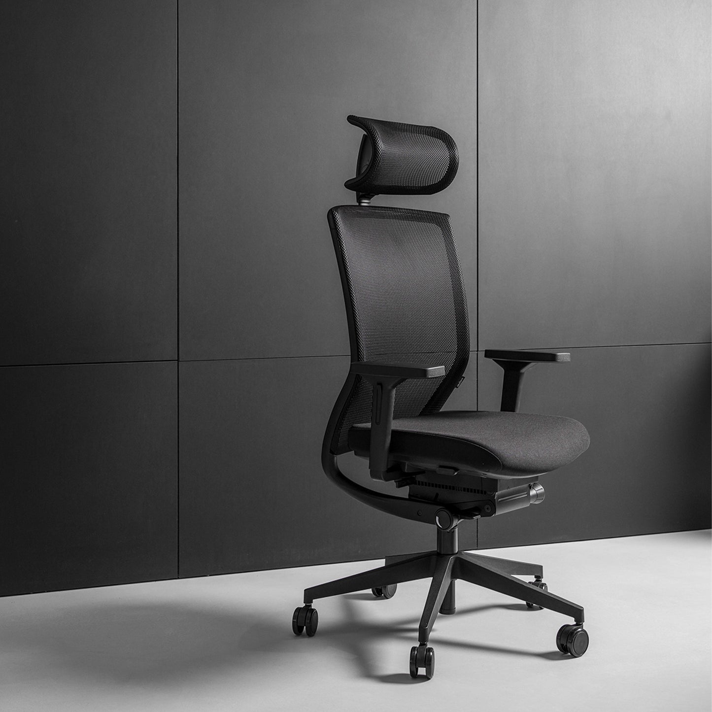 Wagner - TITAN Green Black Edition | 5-Fuß-Gestell, Synchronmechanik, Dondola®-3D-Sitzgelenk