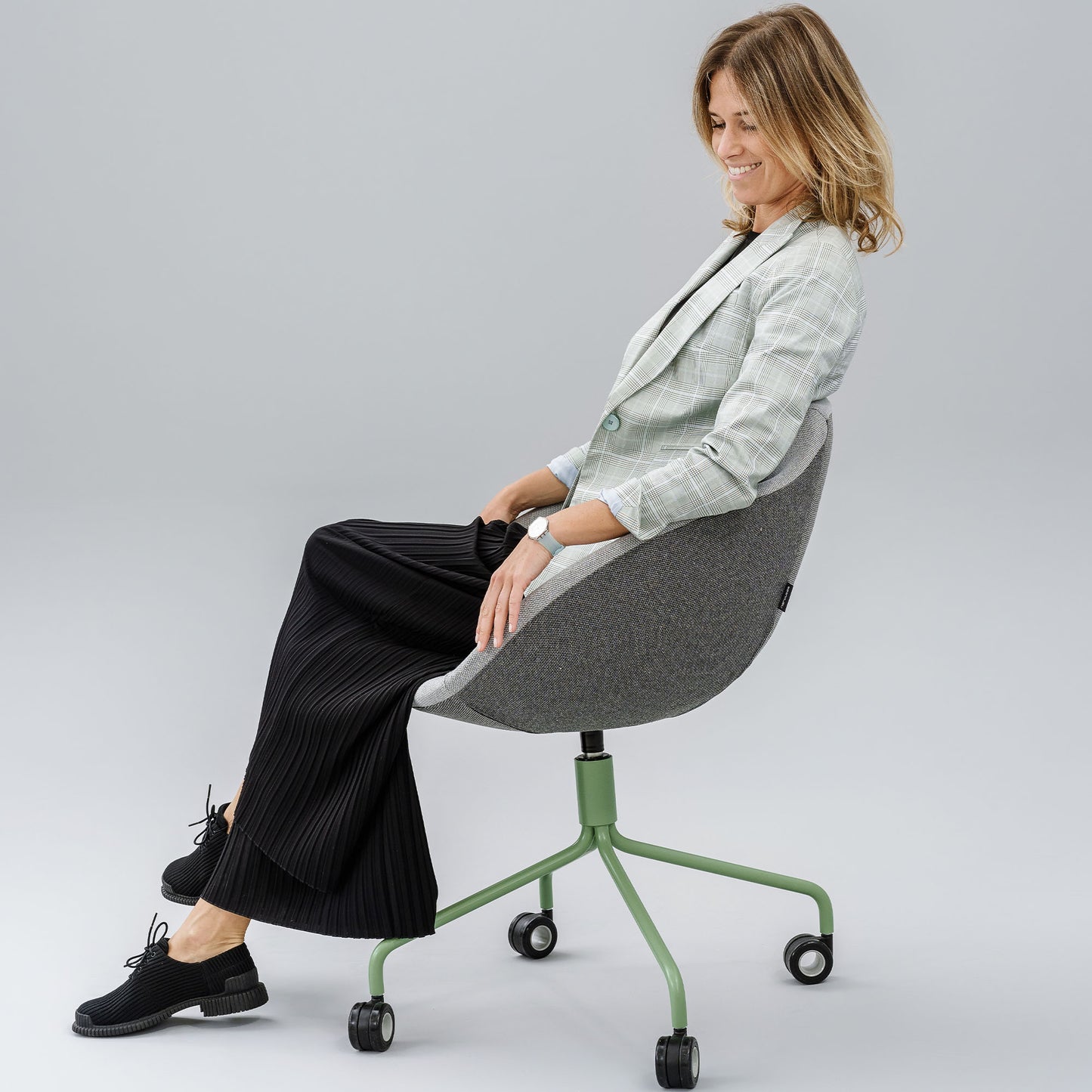 TULA Lounge-Sessel | Pyramidengestell, drehbar, viele Farben