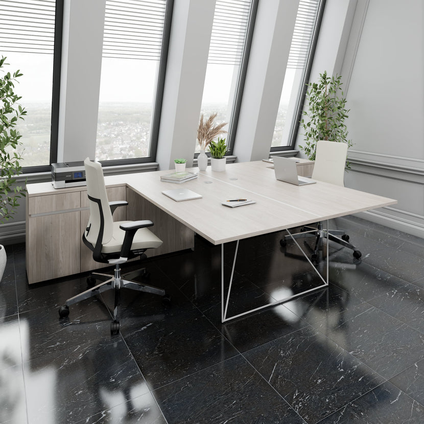 AIR DUO Desk del team con sideboard | 1600 - 2000 x 3200 mm, elettrificato, grigio di quercia nordica