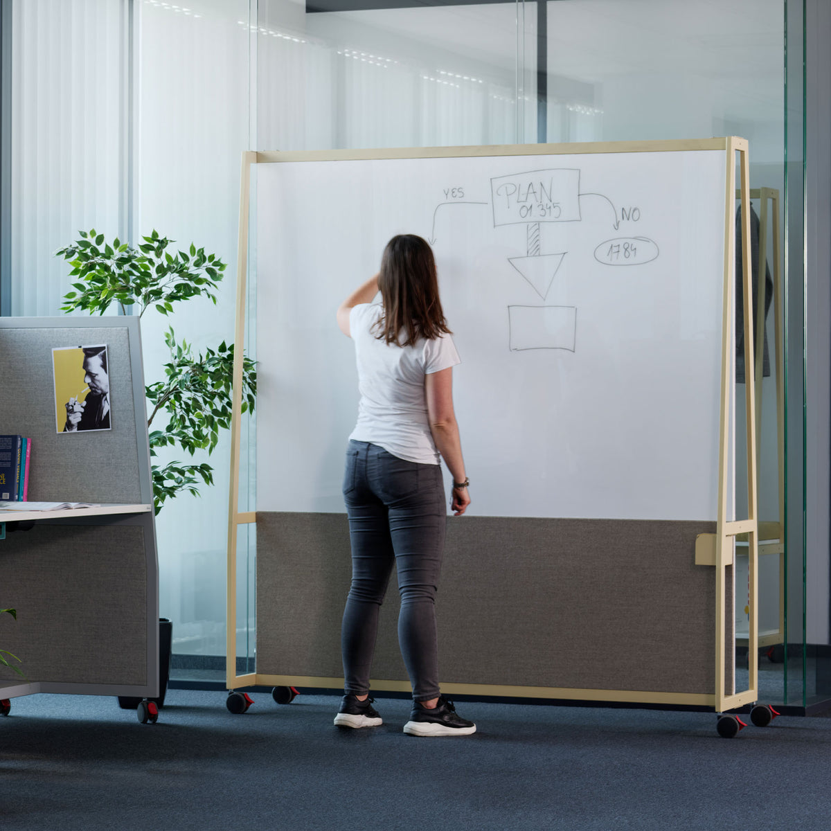 WARIANT Mobile Stellwand | 1400-2400 x 2000, Whiteboard - 9 Lightbox Main Image