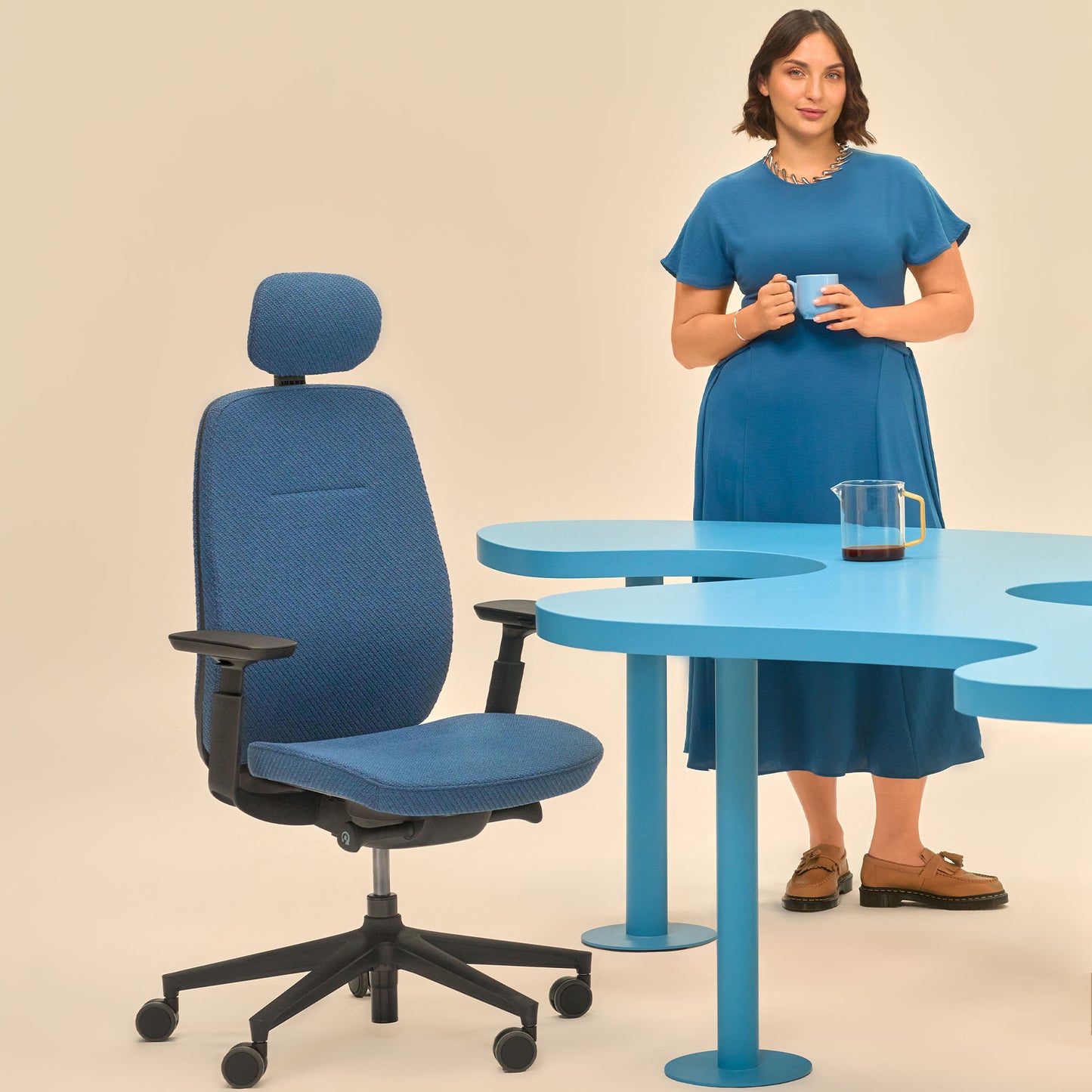 profim - PACE Bürodrehstuhl | Synchronmechanik, Vollpolster mit Kopfstütze